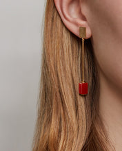 Load image into Gallery viewer, DECO CILINDRO CARNELIAN EARRINGS
