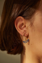 Load image into Gallery viewer, BARQUITO ENAMEL EARRING CIRCLE
