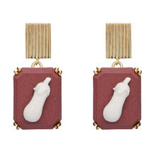 Load image into Gallery viewer, Gold earrings with eggplant cameos made in porcelain
