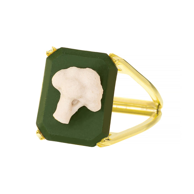 Gold ring with broccoli cameo in green porcelain