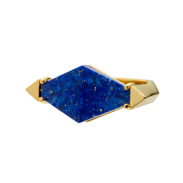 Gold ring with lapis lazuli in rhombus cut, front view