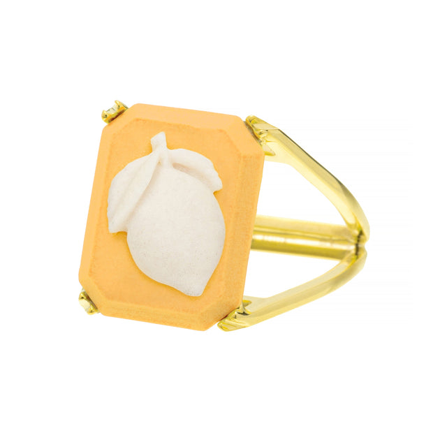 Gold ring with lemon shaped cameo in yellow porcelain